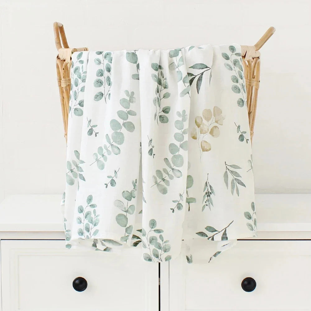 Couverture bébé imprimée à feuilles d’eucalyptus